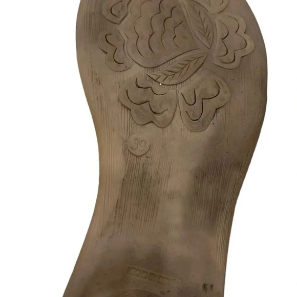 Andre Assous Platino Nice Stretch Thong Sandals 8 - Picture 5 of 6